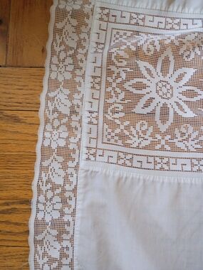 White Tablecloth W Lacy Floral Square Design And Lacy Trim.